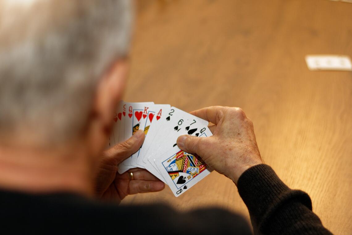 Jeu carte belote ©Image par Kees Koertshuis de Pixabay