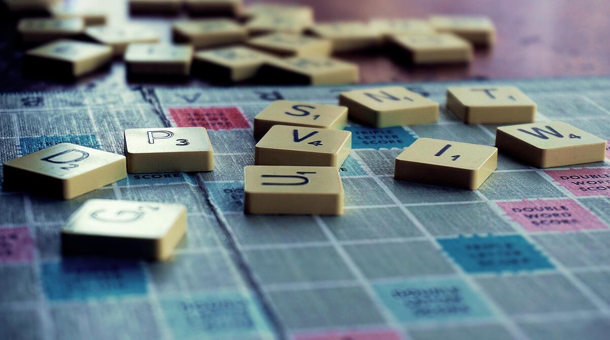 Jeux scrabble ©pexels-suzy-hazelwood