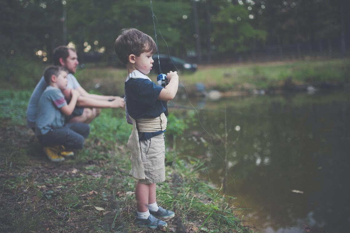 Pêcheurs parent enfants © Pixabay