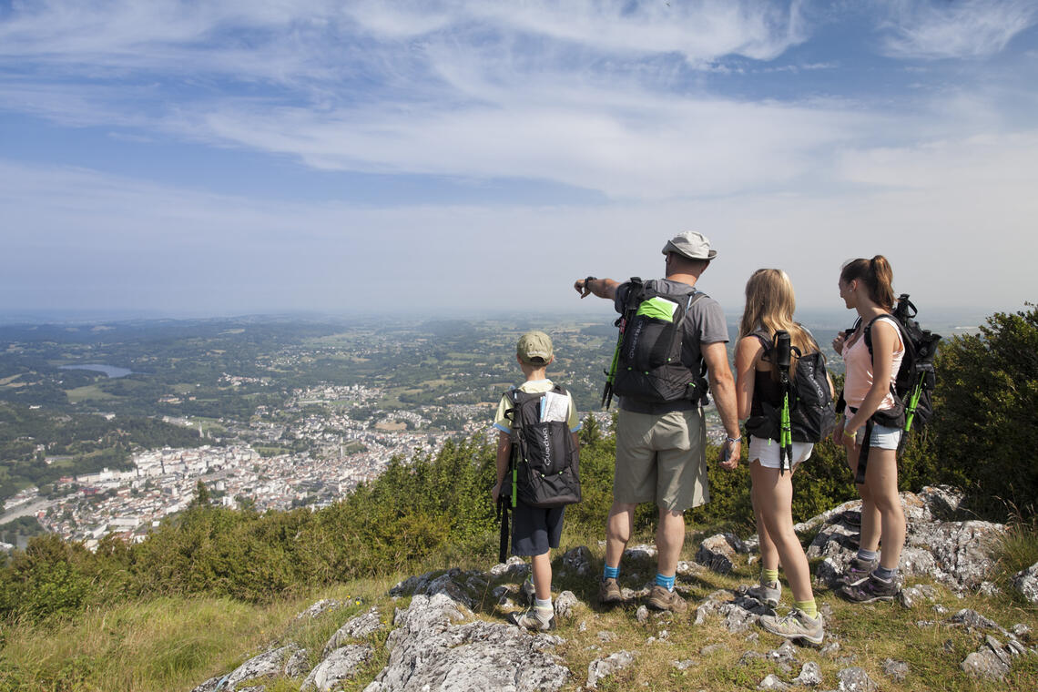 Pic du Jer - Famille randonneurs 1_BD©P. Vincent-OT Lourdes_2013