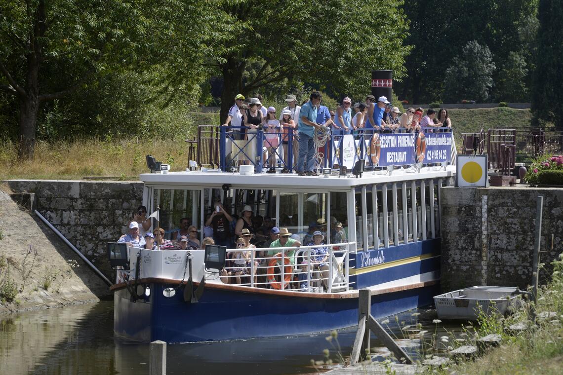 bateau-promenade-hirondelle-chenillé-changé-49-loi-photo2