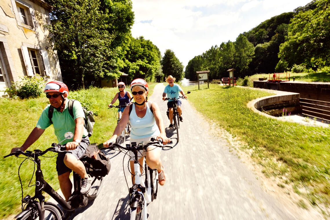 Velo_Francette-La_Mayenne_(riviere)_Alexain