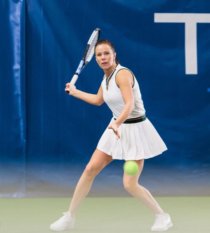 Jouseuse de tennis