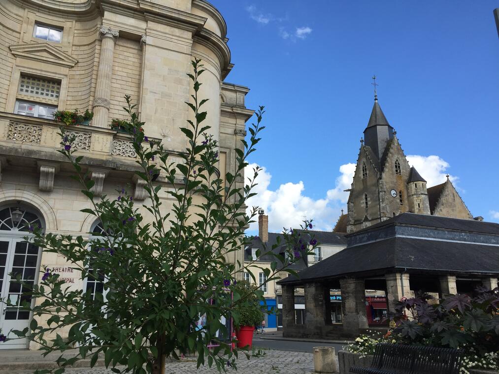 Mamers, son théâtre, ses Halles, son Église Saint Nicolas