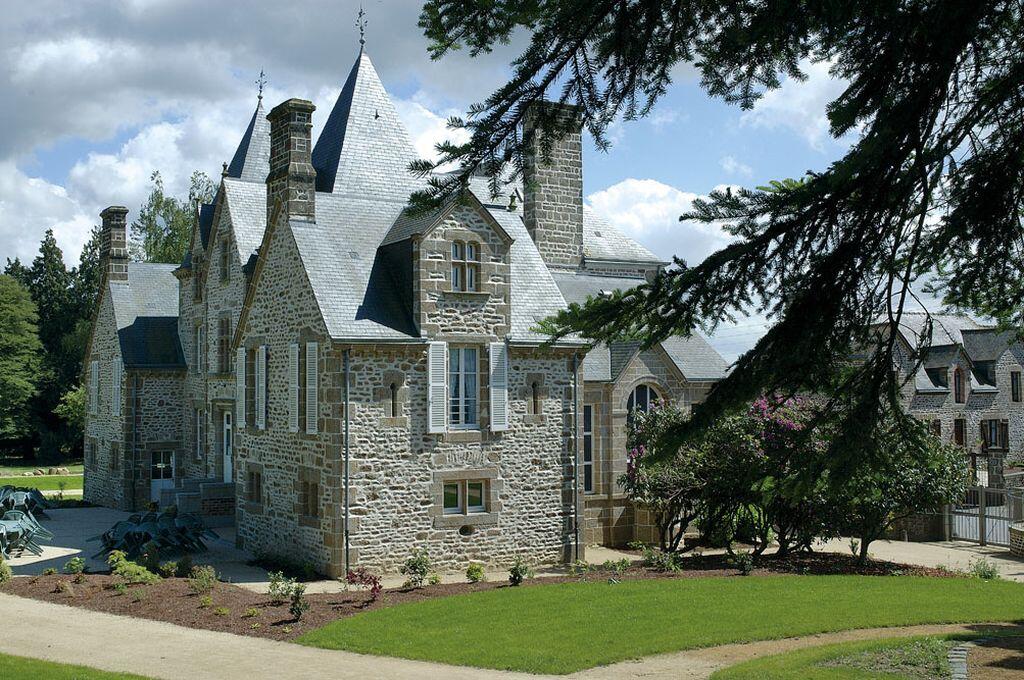 chateau-du-bourg-st-denis-gastines-53-1