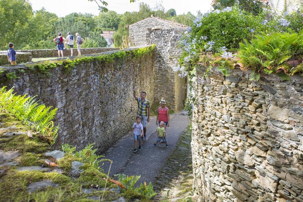 la_gasse_du_bois_-_vouvant_-_mehdi_media_office_de_tourisme_pays_de_fontenay-vendee