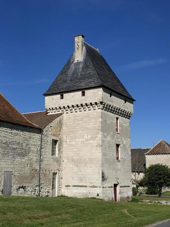 Tour Carrée_Gîtes du Château de Monts-sur-Guesnes