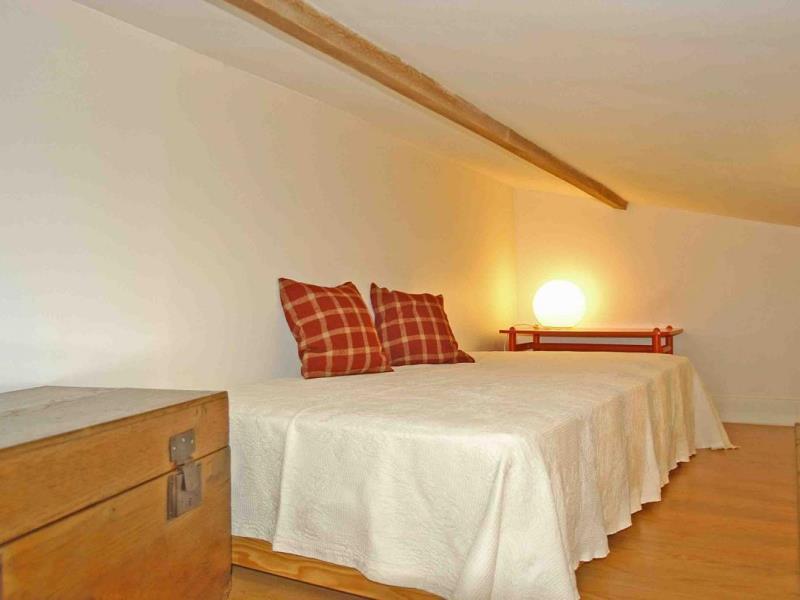 Mezzanine avec lit pour un enfant
