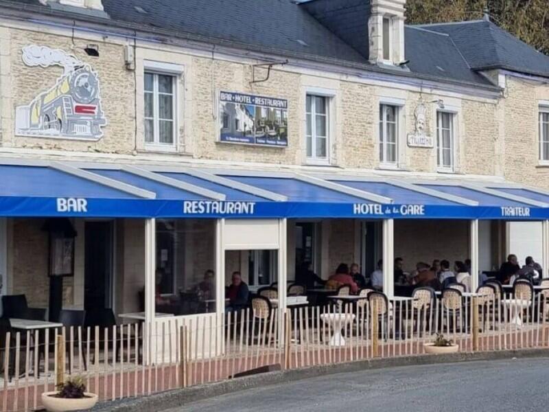 terrasse-restaurant-mezidon-vallee-dauge-1