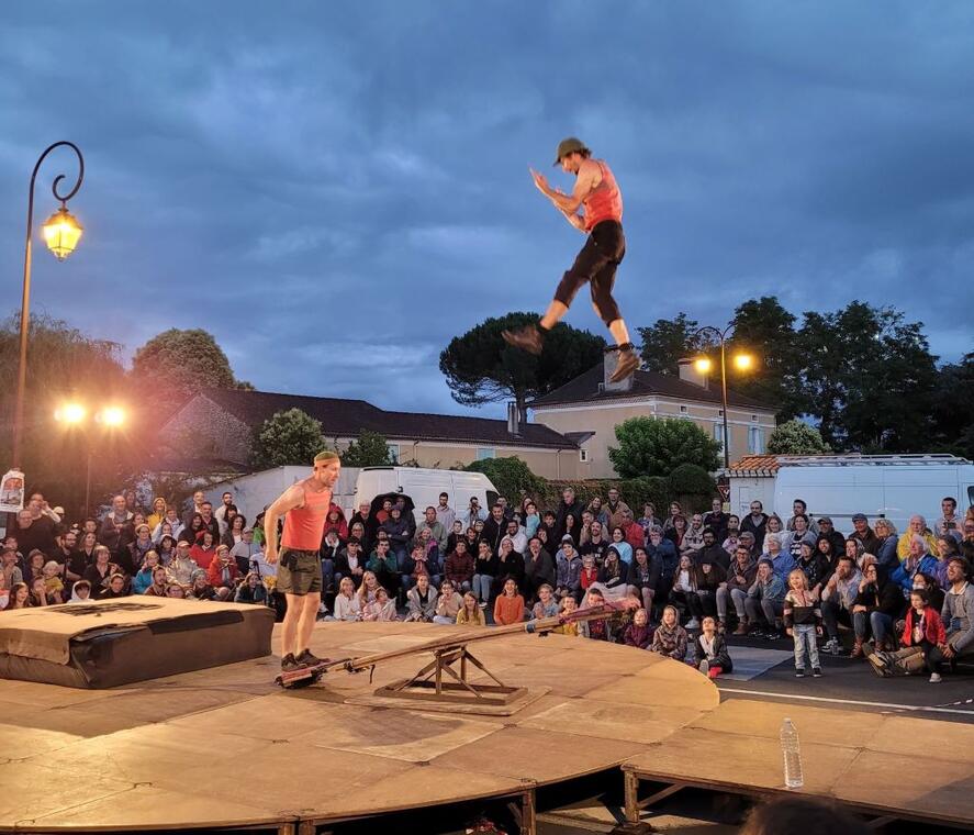 neuvic sur rire festival théâtre de rue