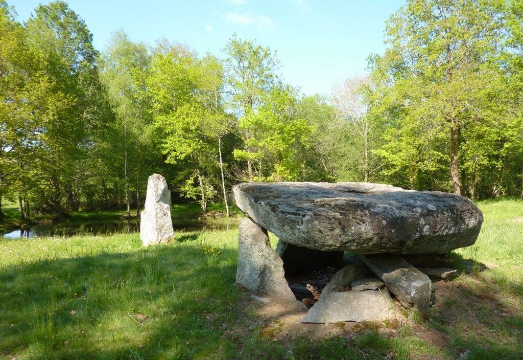 Aux dolmen et menhir_1