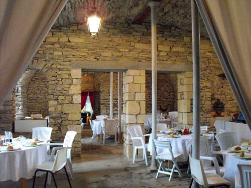 Salle-réception-château-de-Jumilhac-mariage-17