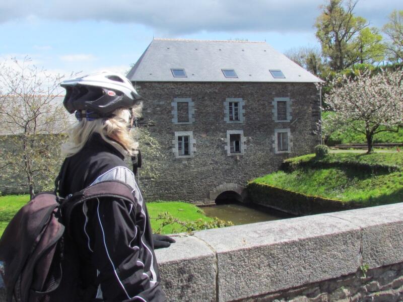 Cycliste au moulin de Brétigneul