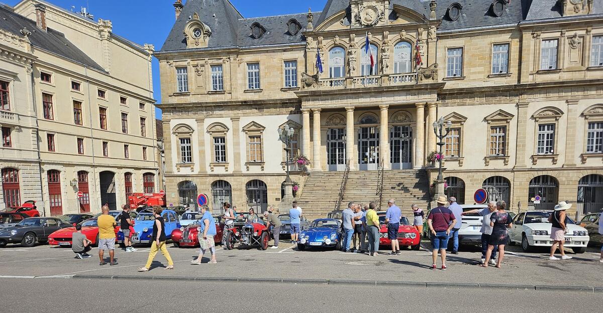 expositions 2023/2024 devant la mairie d'Autun