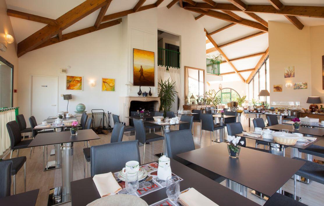 Salle petit déjeuner