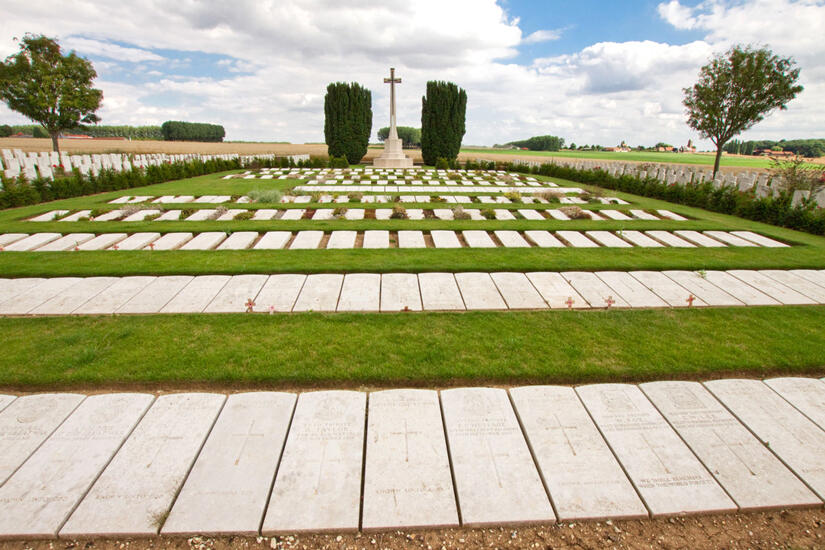 Cimetière-militaire-britannique-de-la-route-du-moulin