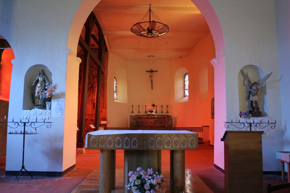 Autel de l'église fortifiée de Jeantes < Thiérache < Aisne < Picardie