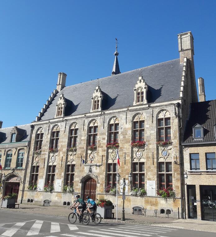 Hotel de ville et cycliste HDS I.G.