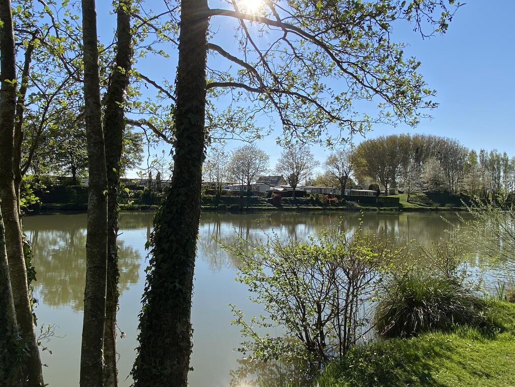 HPAPIC0800010568_La Source_etang_Voyennes_Somme_HautsdeFrance