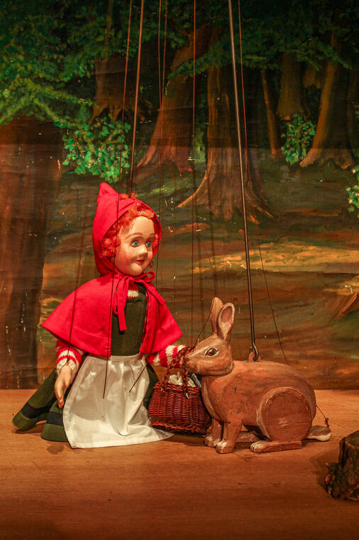 LE PETIT CHAPERON ROUGE