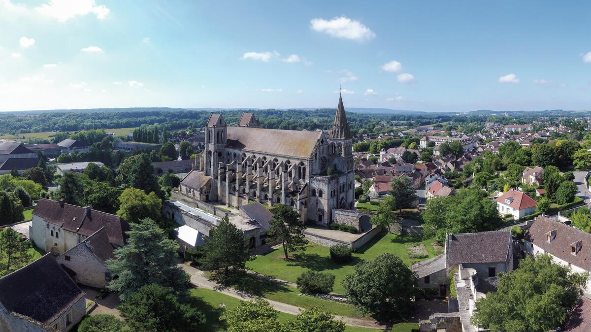 SAINT_LEU_D_ESSERENT-Abbatiale_Drone-