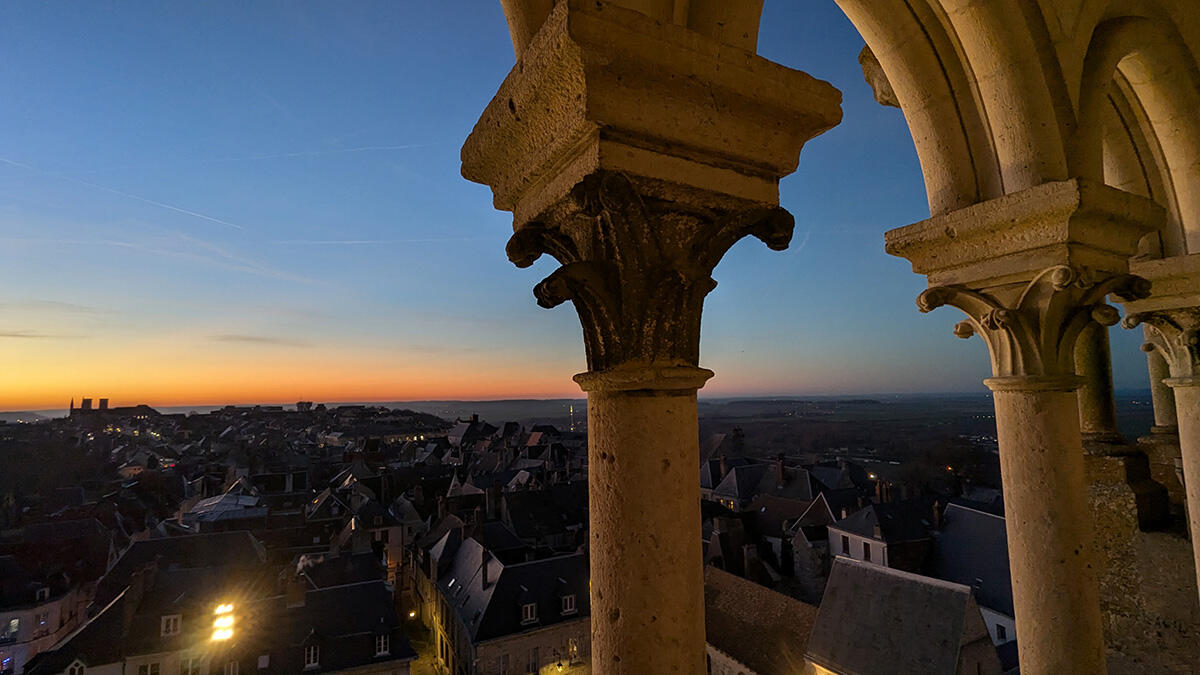 Montée tour nocturne Noël 2024 < Laon < Aisne < Picardie