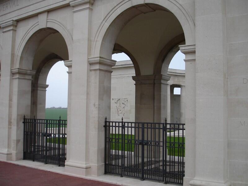 memorial louverval