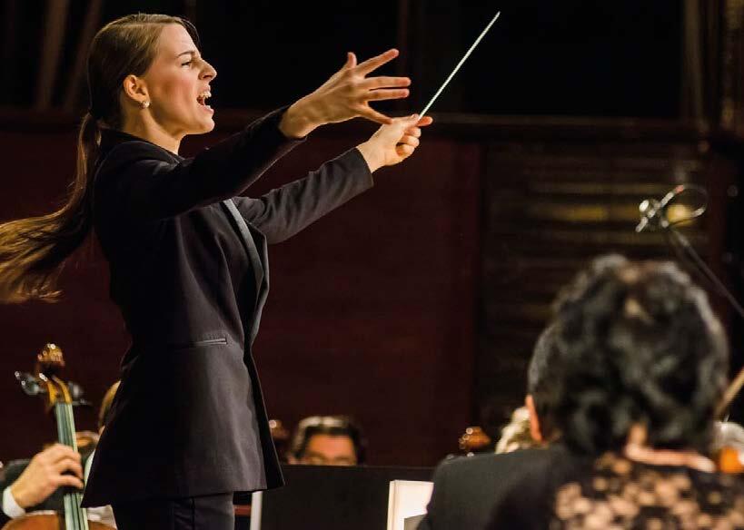 Johanna Malangré - colour - conducting concert