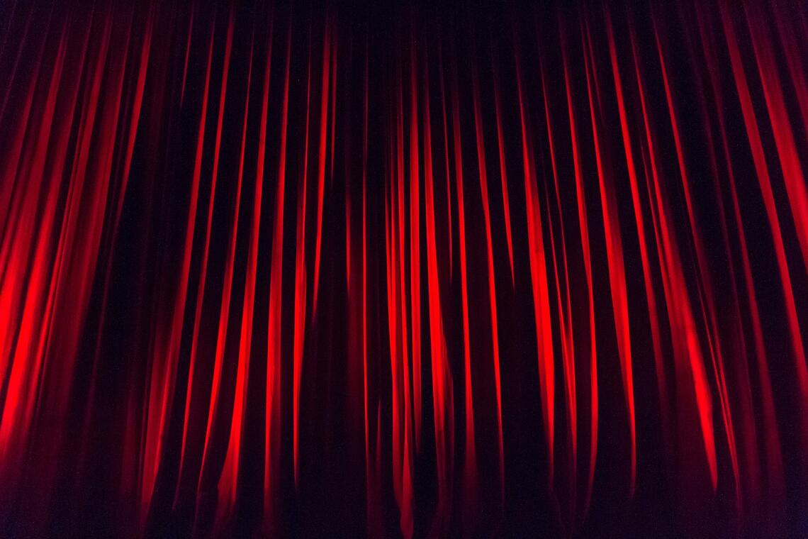 stage-curtain-660078_1920