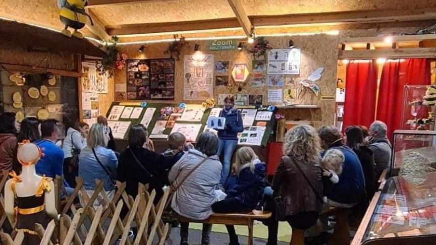 visite_guidee_au_musee_des_abeilles photo