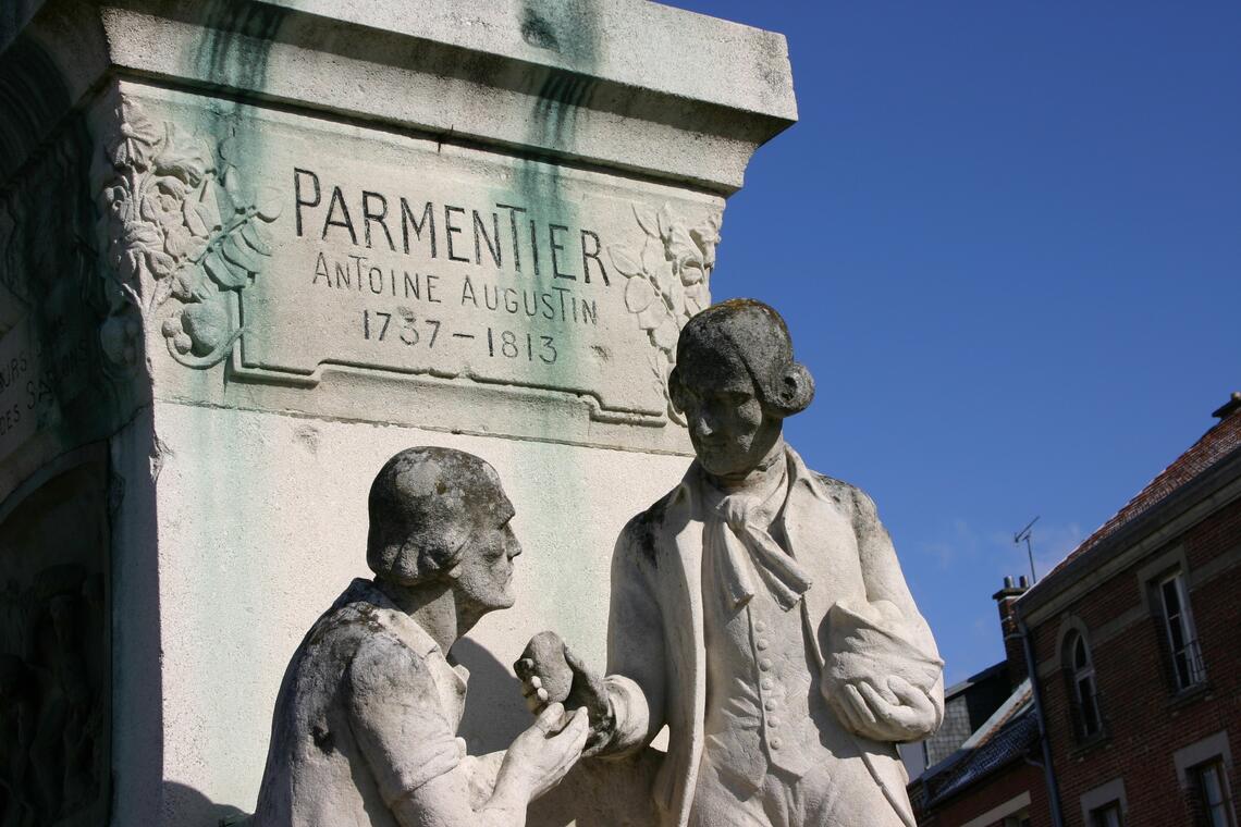 Montdidier, statue de Parmentier