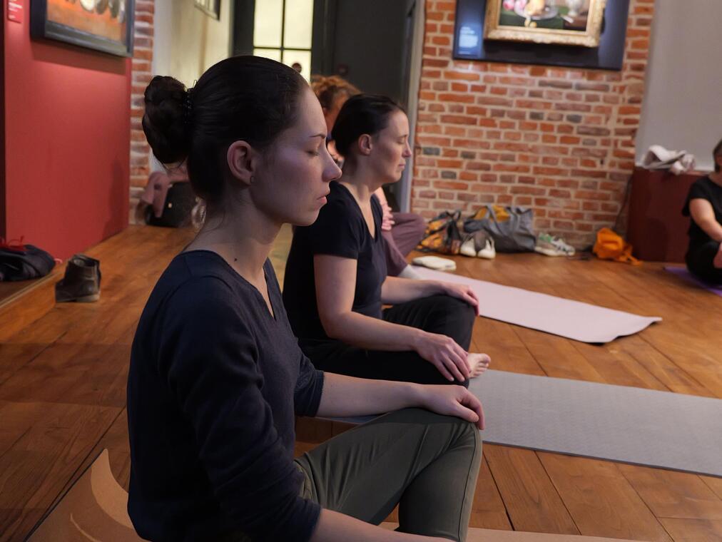 67f7c29baf19c_yoga