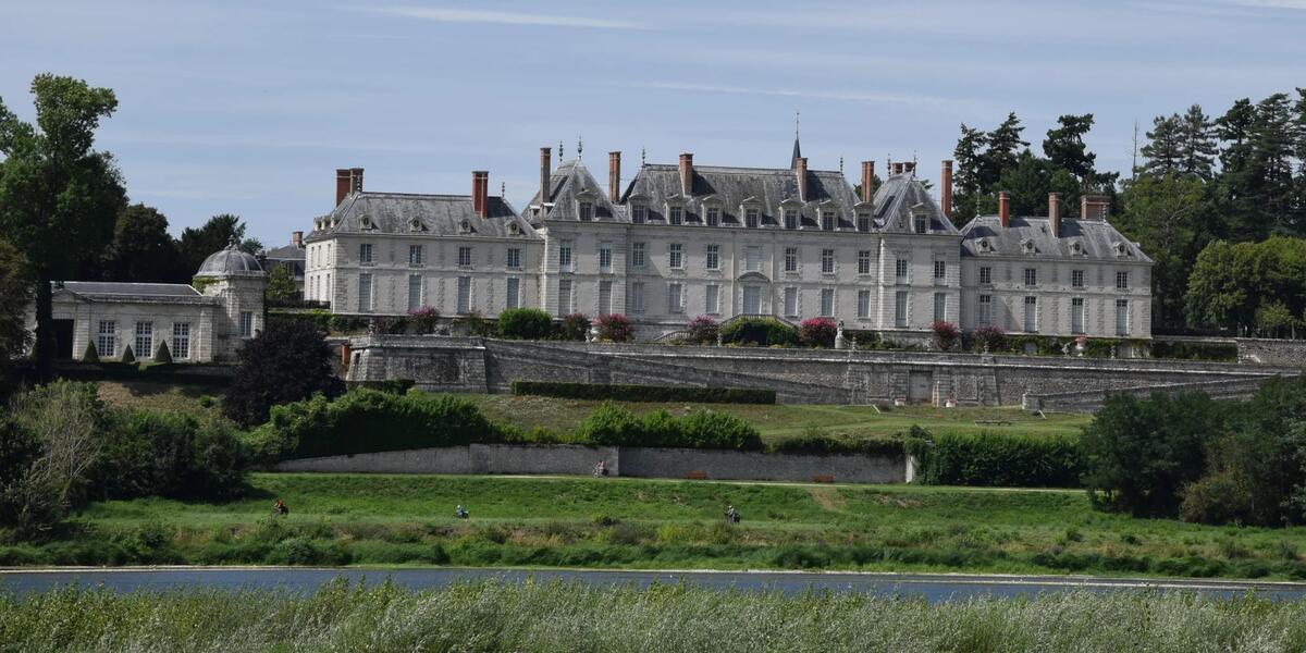 chateau-de-Menars-1920x960-crop-1721399010.jpg