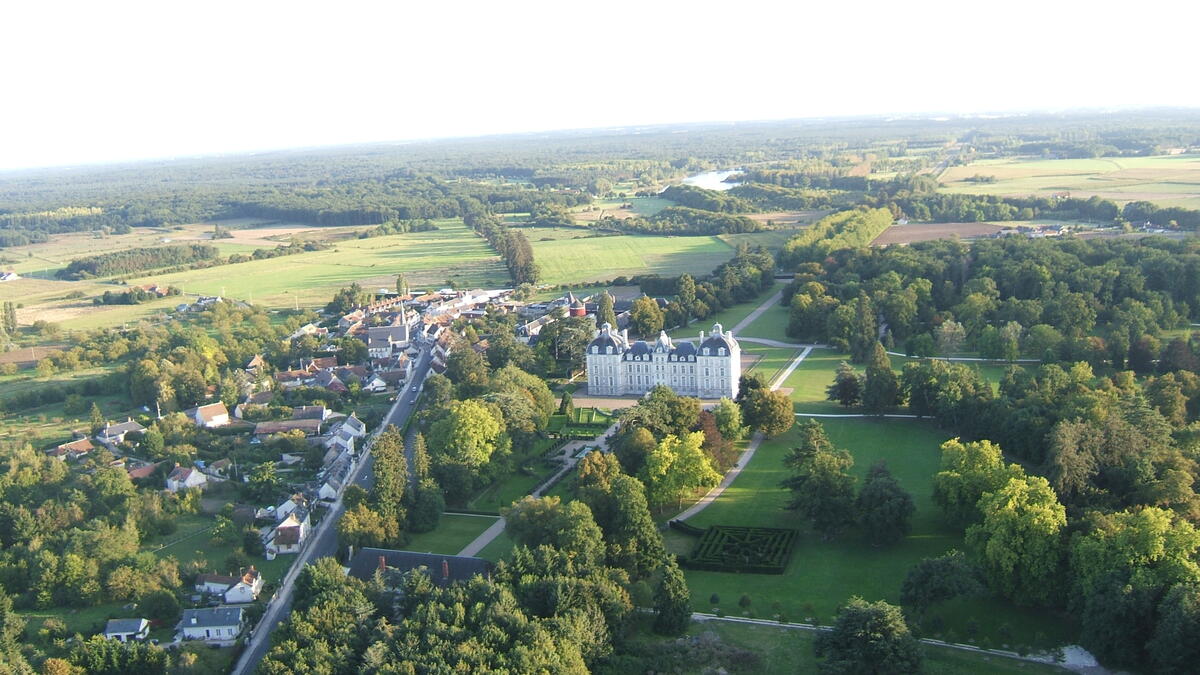 382259_vue_aerienne_bourg_et_chateau.jpg