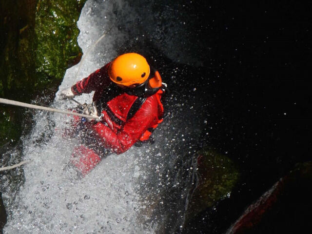 4a51d_canyon-canyoning-reunion-escaladecanyon-alazard-3-1.jpg_1