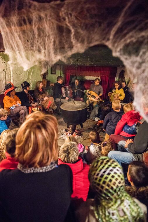 Ferme de la forêt - Contes autour du feu_Courtes
