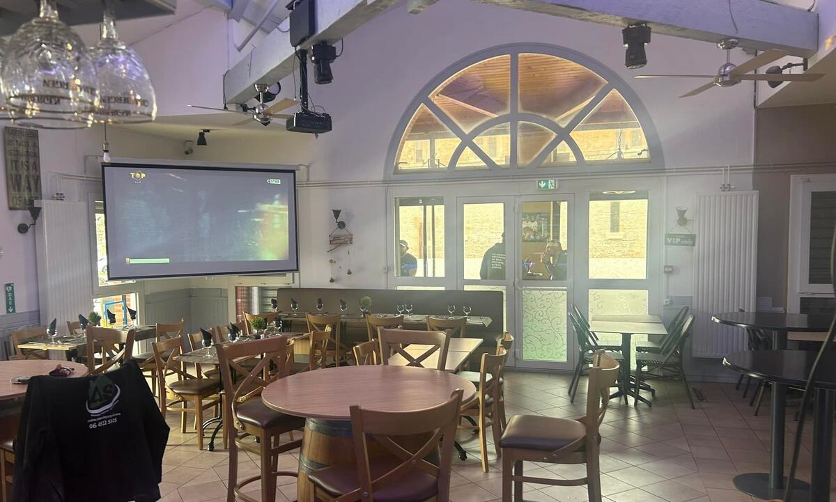 Restaurant / Bar de la place_Campsas