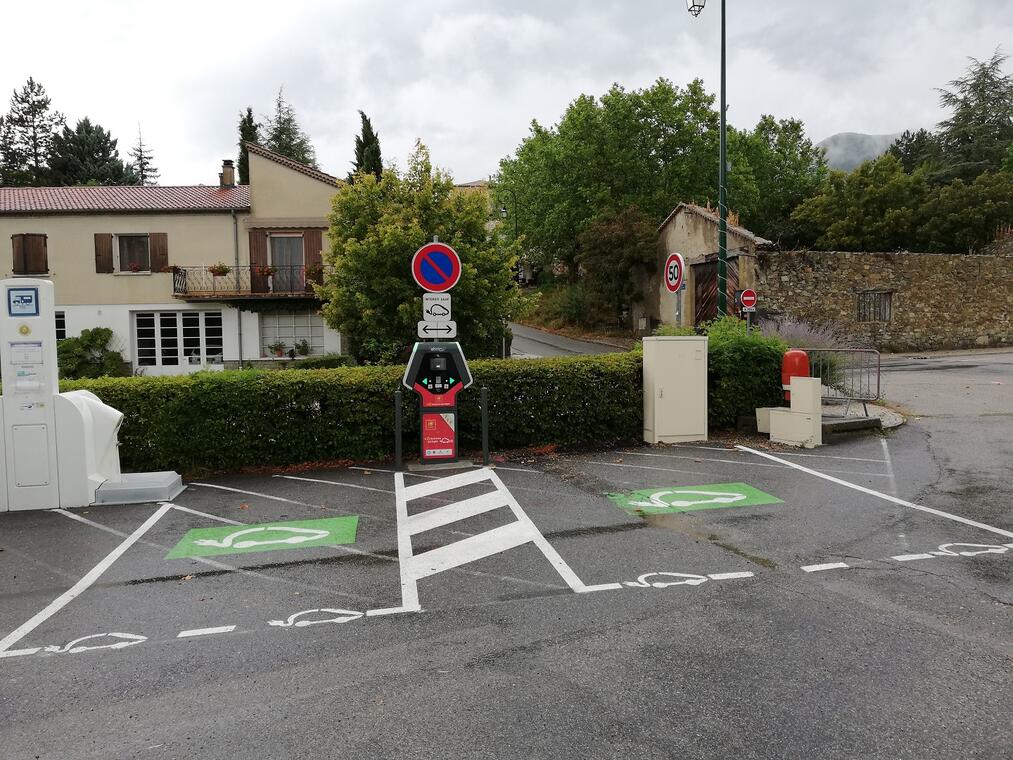 eborn borne de recharge électrique Rosans