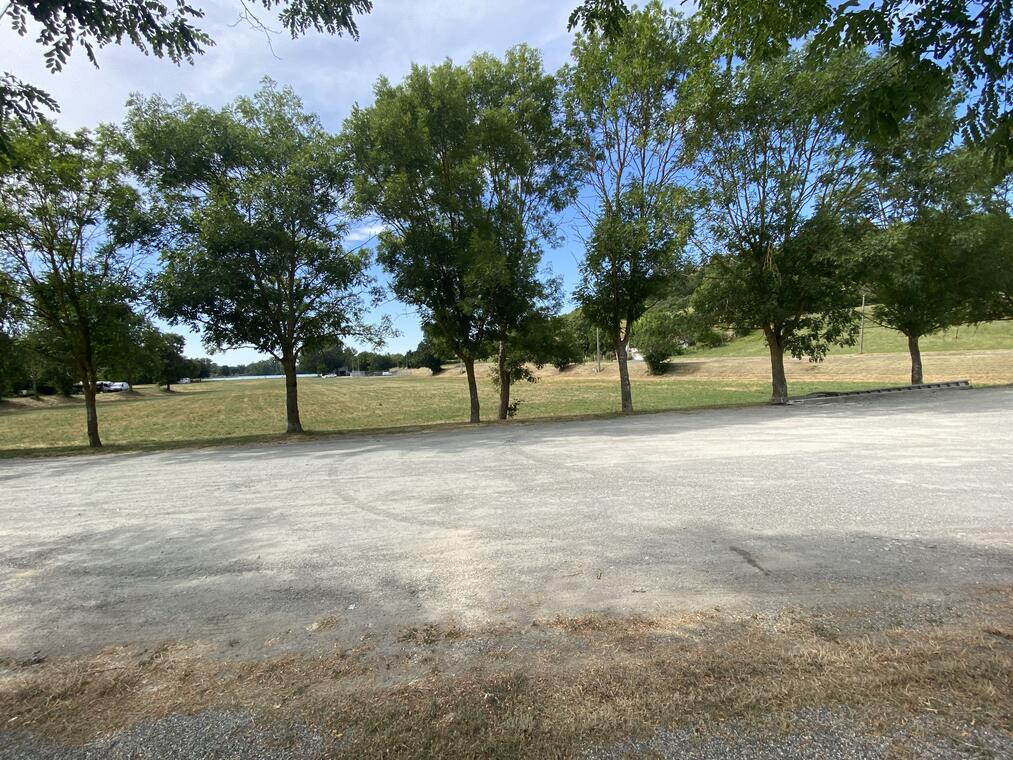 Parking du lac_Saint-Ybars