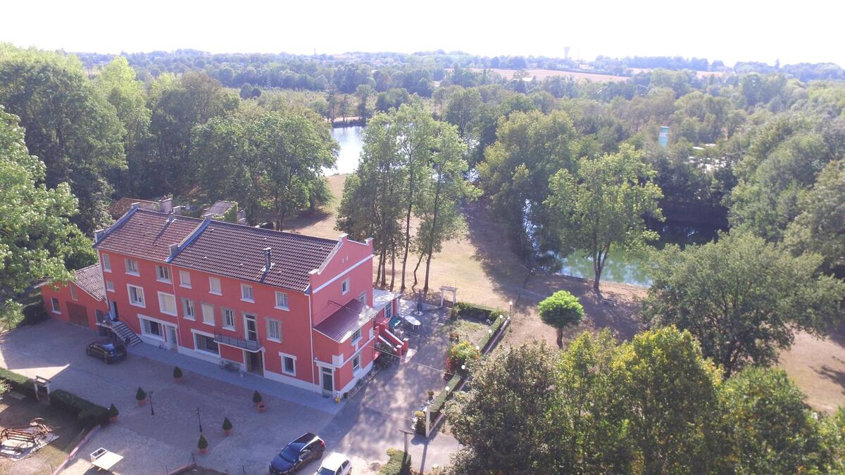 Racine - Domaine du Lac à Saint Denis les Bourg