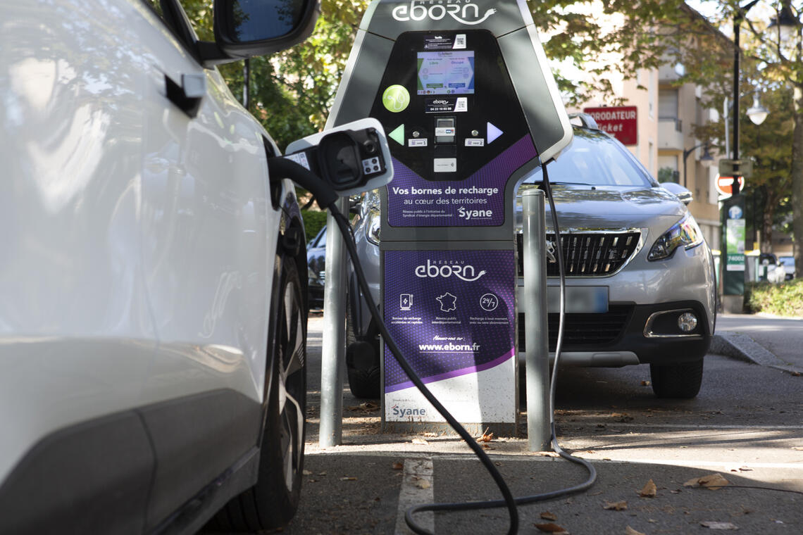 Borne de recharge du réseau eborn