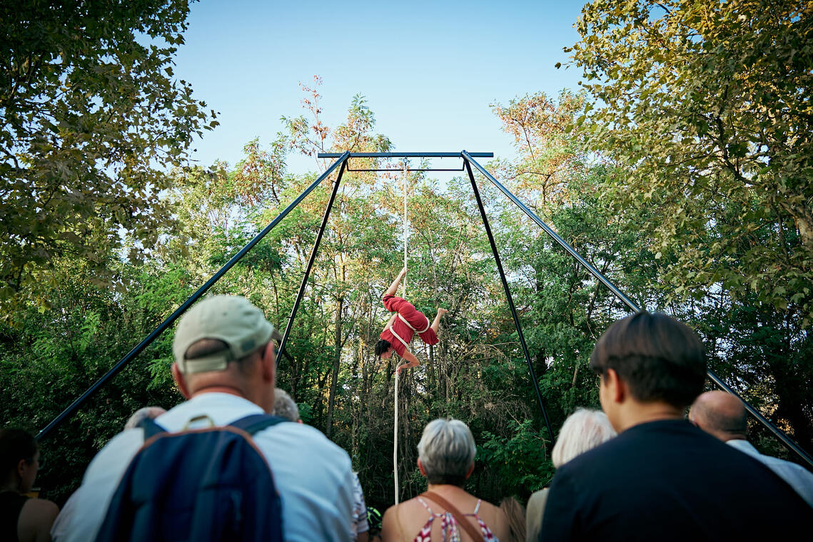 Seule la rose le sait  - Cirque, danse aérienne et musique_Marcoux