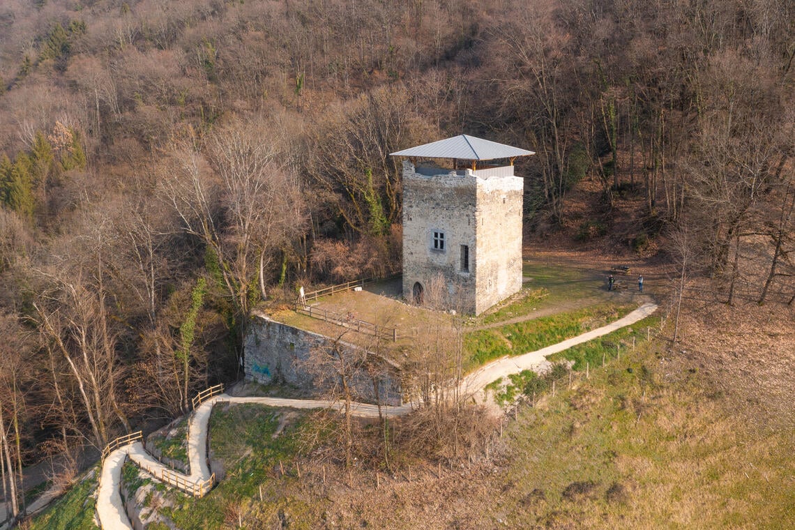 La Tour d'Etapes, la Versoud