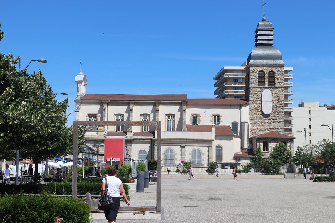 Vue latérale église Notre Dame