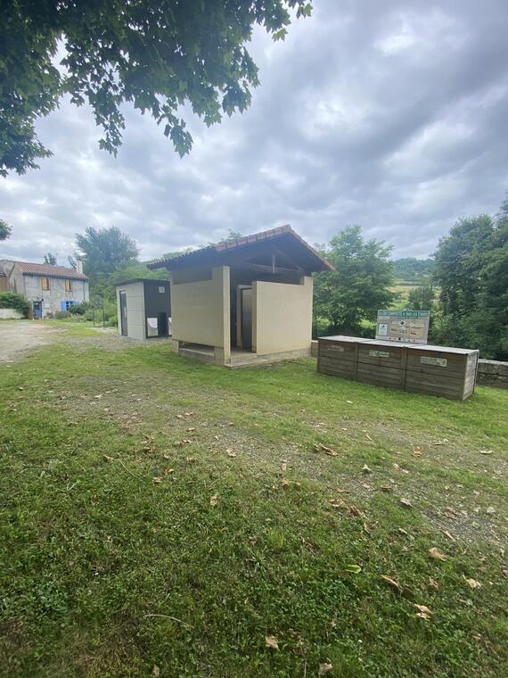 Toilettes publiques (Place du Coustou)_Sabarat