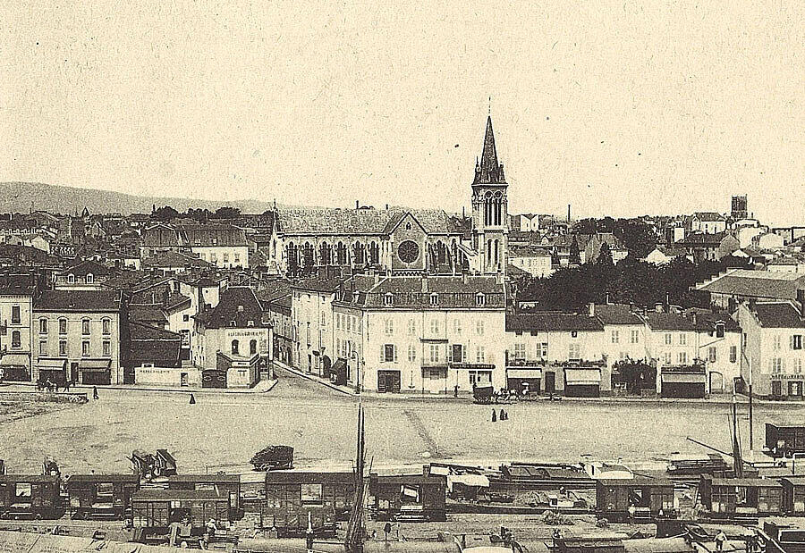 Le quartier des Minimes et la Chambre de Commerce._Roanne