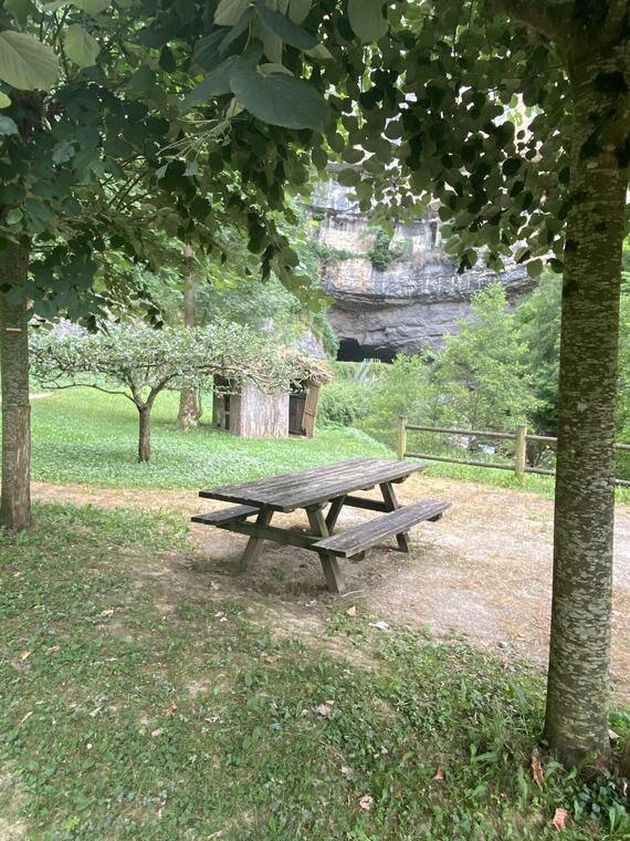 Tables de pique-nique (nord)_Le Mas-d'Azil