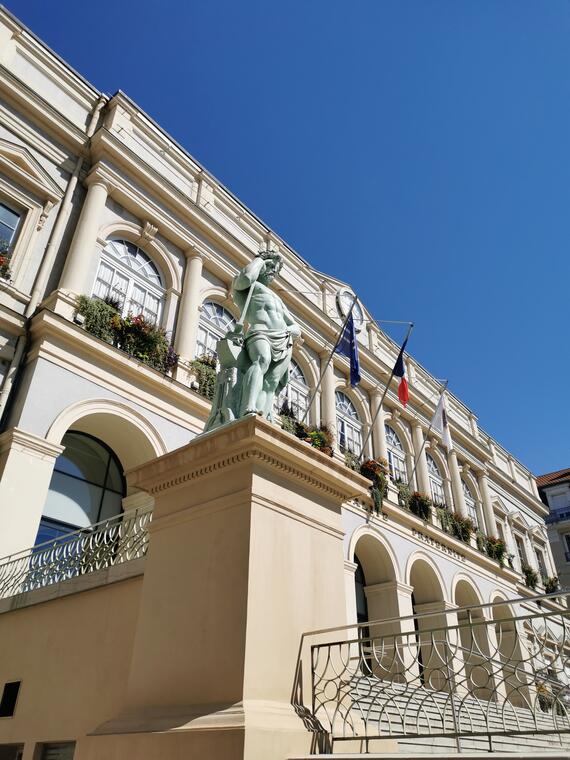 Statue Hotel de Ville