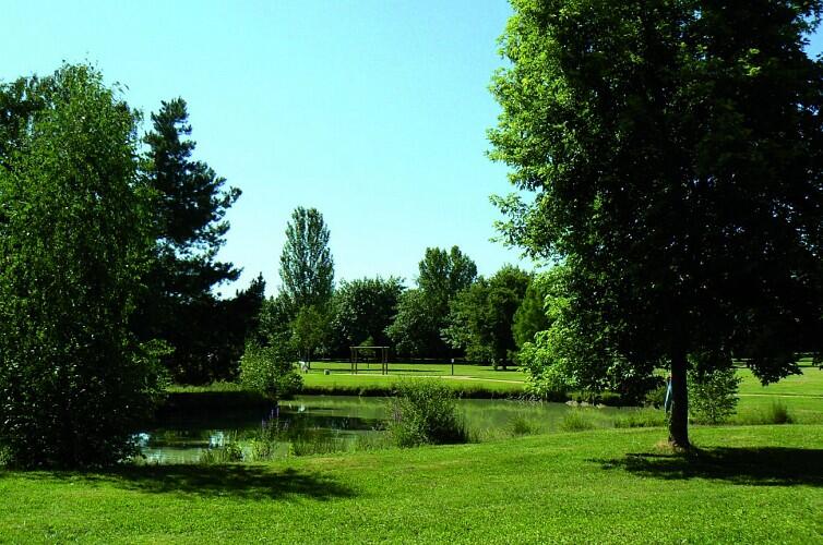 Lac et parc de clairefont