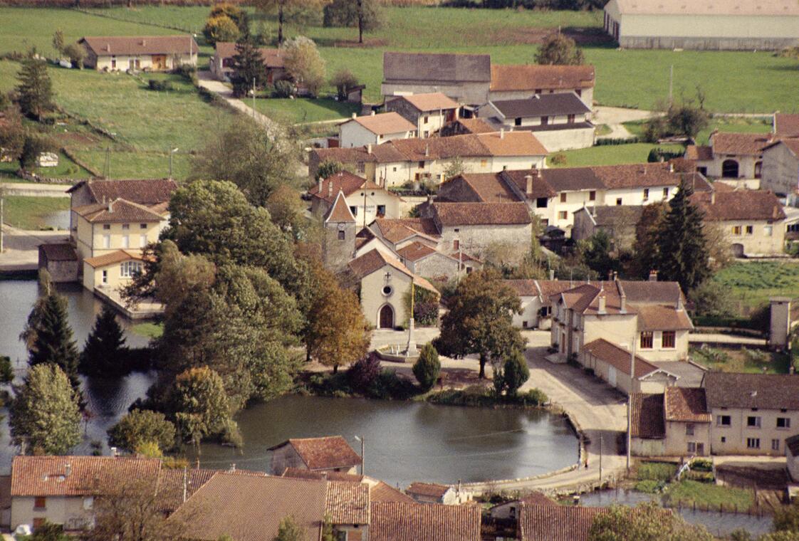 Au fil de l'eau dans la vallée sèche sans rivière_Drom
